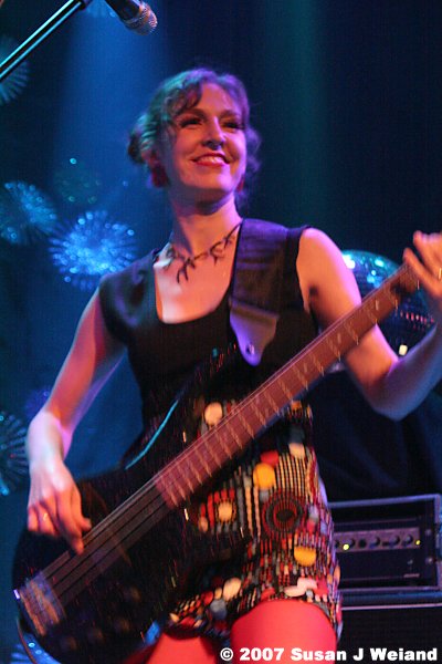 mojo7043.jpg (66635 bytes)