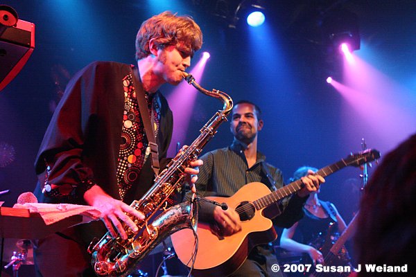 mojo7088.jpg (57298 bytes)